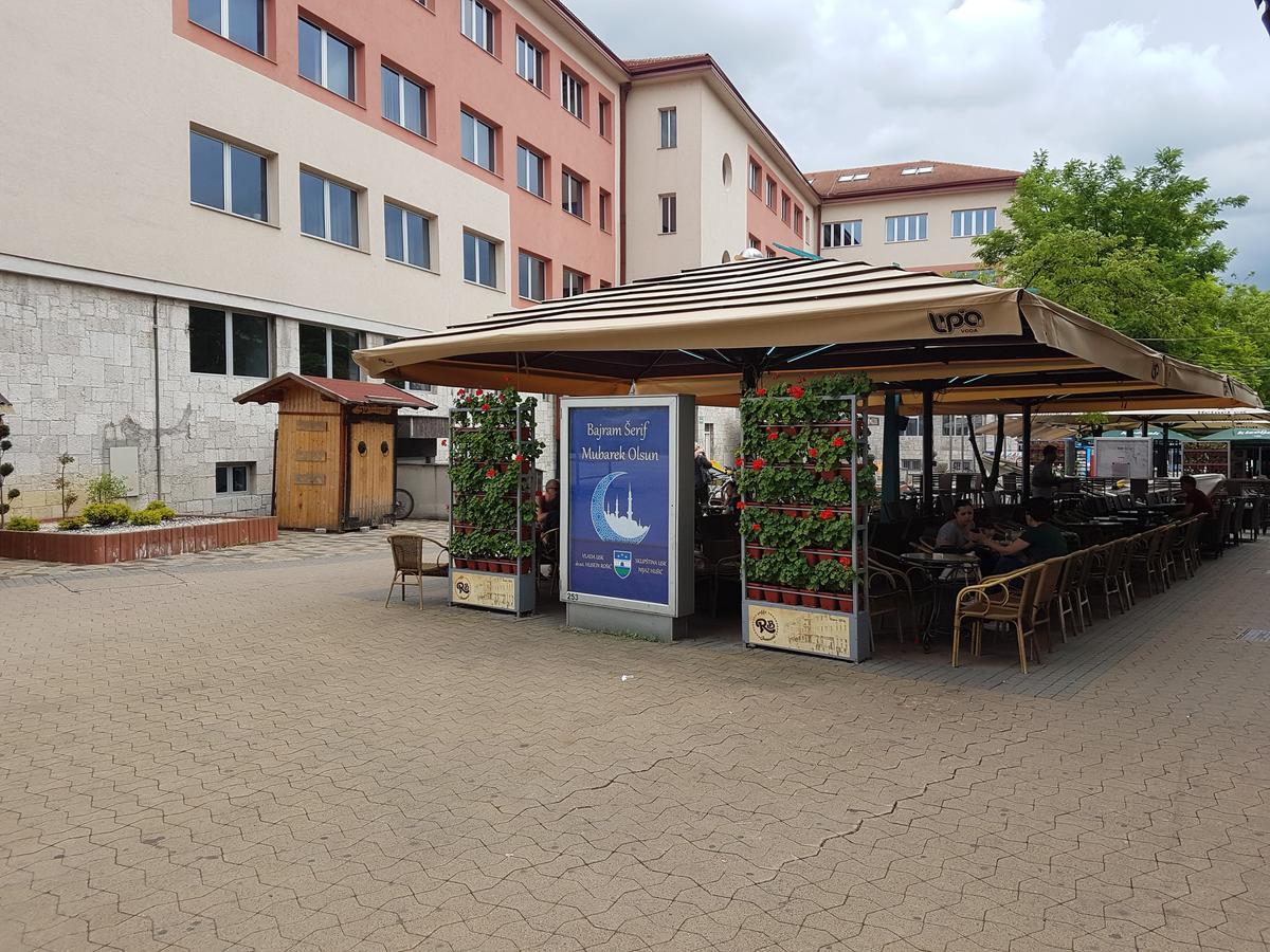 Roses Lägenhet Bihać Exteriör bild
