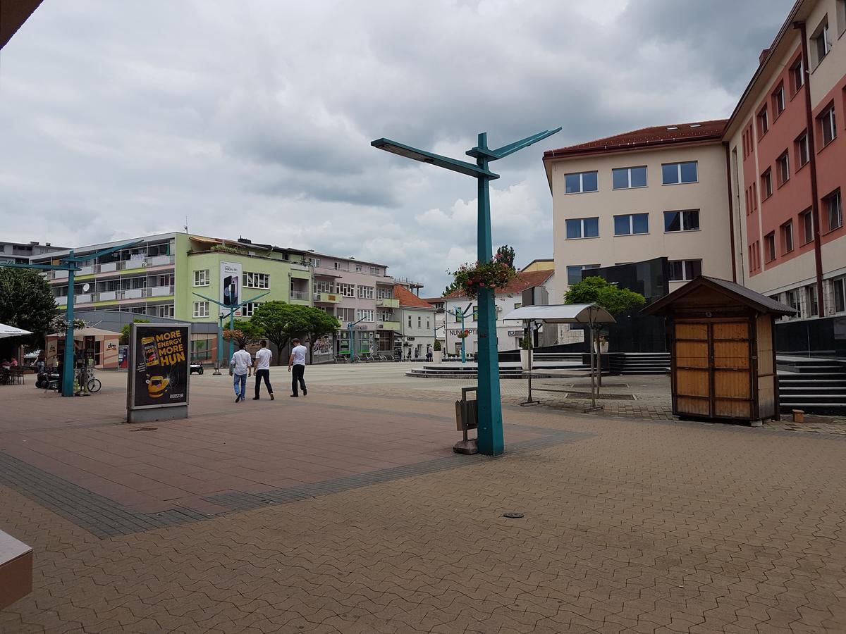 Roses Lägenhet Bihać Exteriör bild