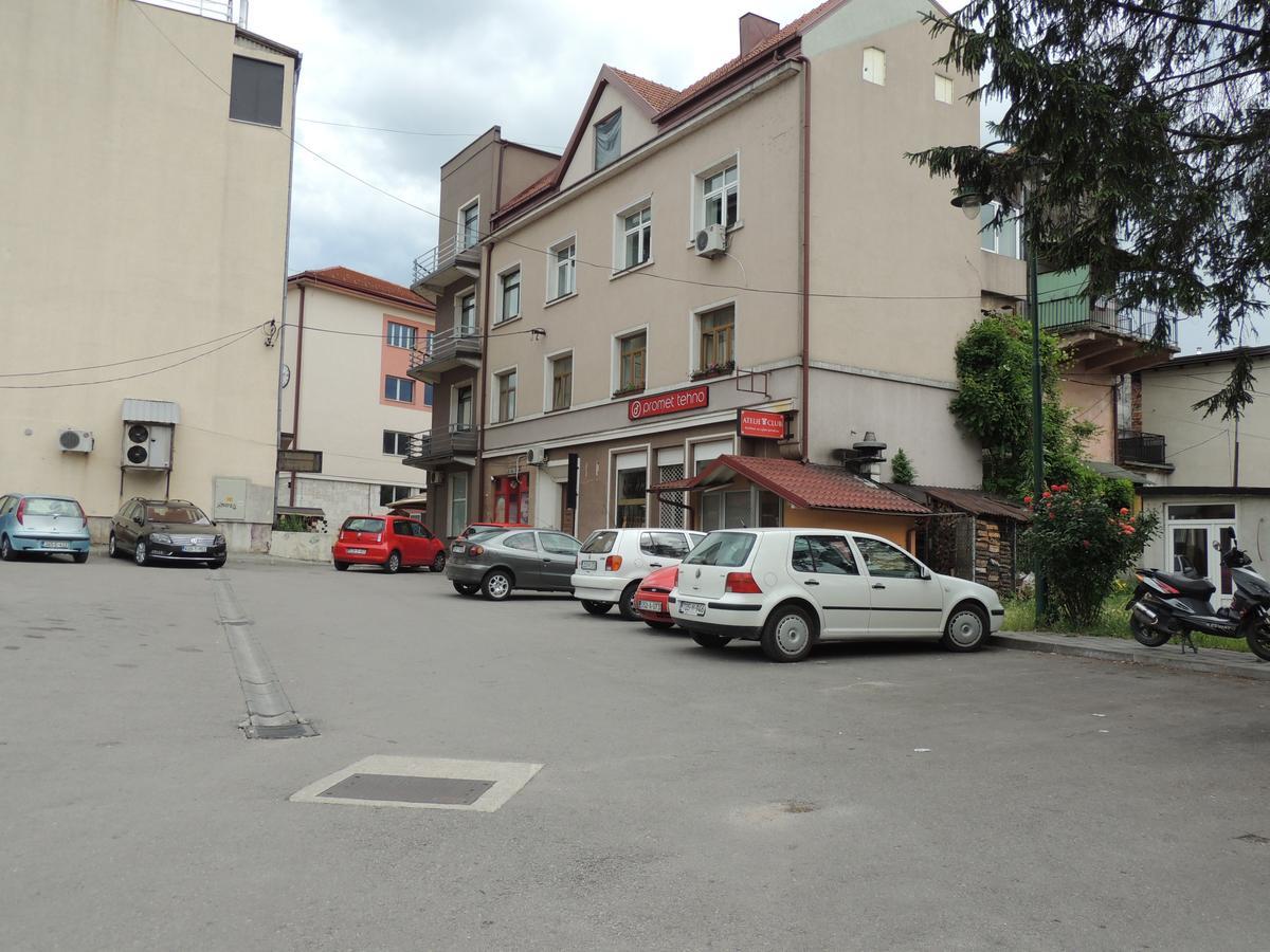 Roses Lägenhet Bihać Exteriör bild